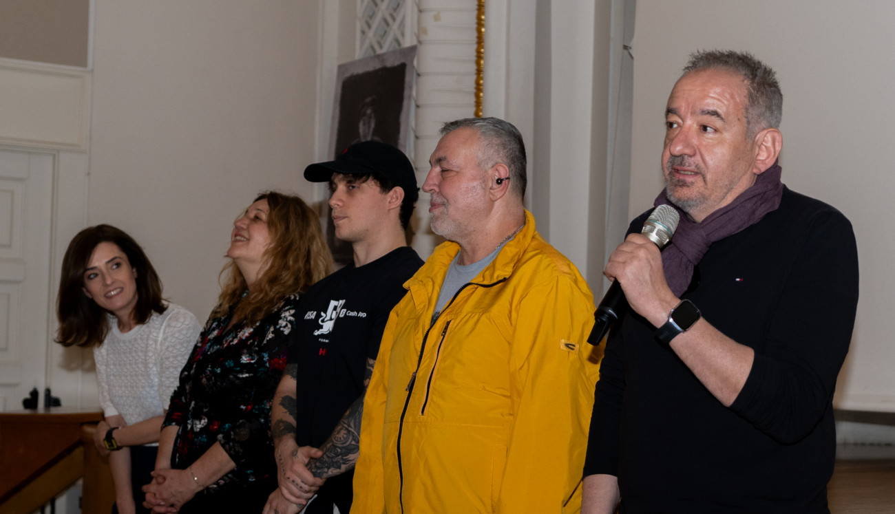 French institute - "The World is Big And Salvation Lurks around the Corner"