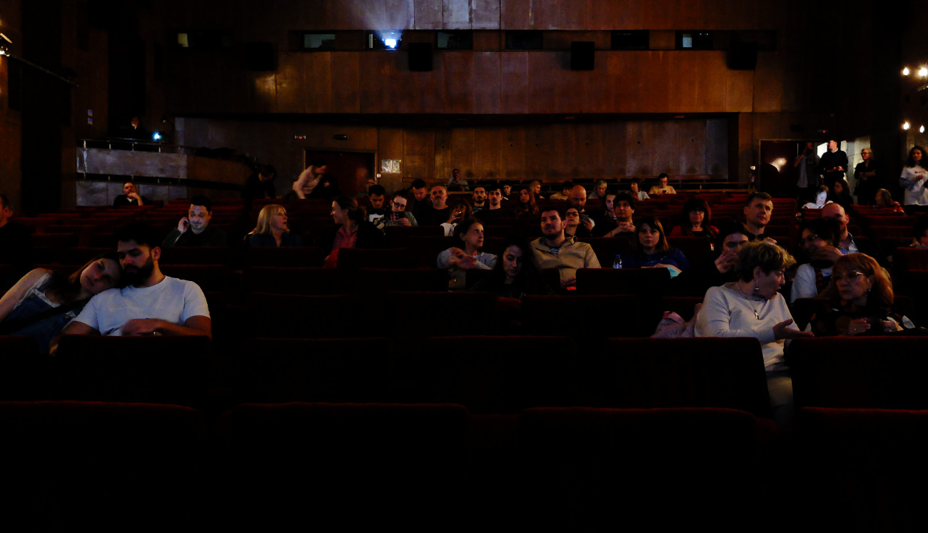 Cinema house - On The Edge"