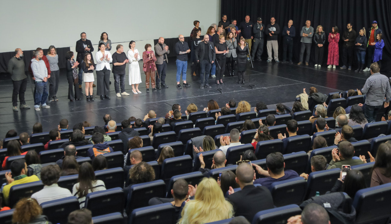 Lumiere Cinema - "Windless"