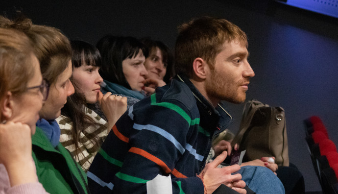 Кино Одеон - "Почакай да чуеш"