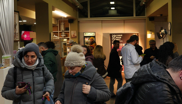 Културен център "G8" - "Семената на свещената смокиня"