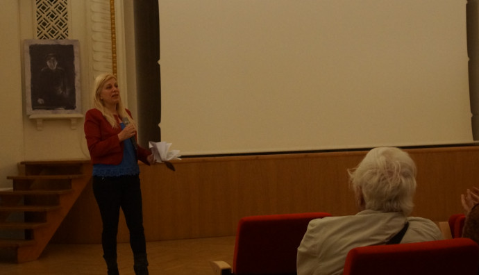 Френски институт - "Мирни хора"