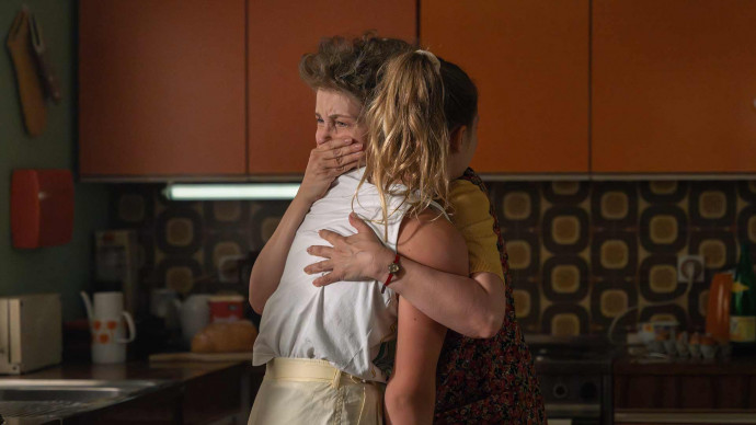 БЯЛОТО СЕ ПЕРЕ НА 90 ГРАДУСА